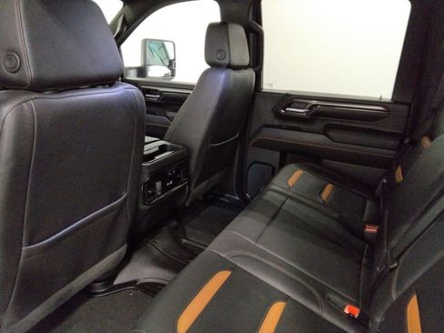 Used 2025 GMC Sierra 2500 AT4 image 34