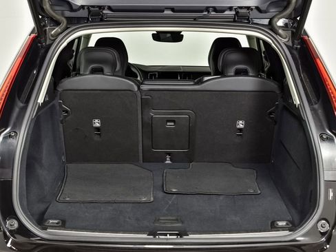 Certified 2025 Volvo XC60 B5 Plus image 30