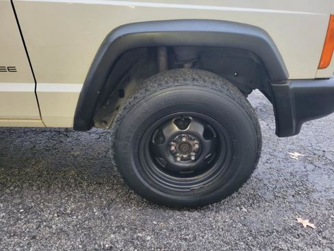 Used 1998 Jeep Cherokee SE image 17