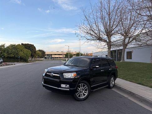 Used 2011 Toyota 4Runner Limited w/ Convenience Pkg image 1