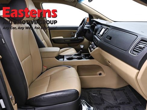 Used 2021 Kia Sedona EX image 24