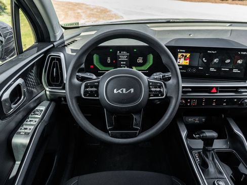 Used 2024 Kia Sorento LX FWD image 23