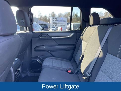 Used 2025 GMC Acadia Elevation image 18