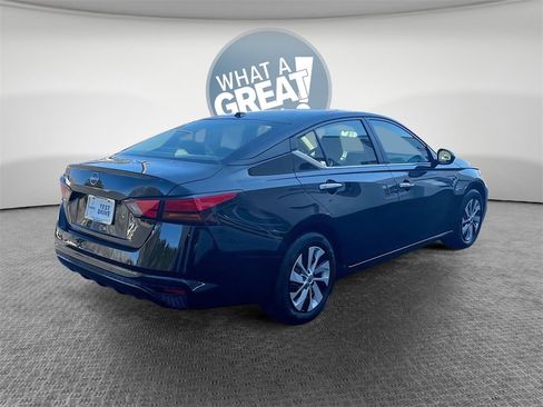 Certified 2025 Nissan Altima 2.5 S image 3