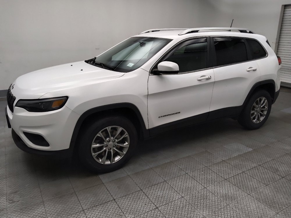 Used 2019 Jeep Cherokee Latitude Plus w/ Cold Weather Group AWD/4WD image 2