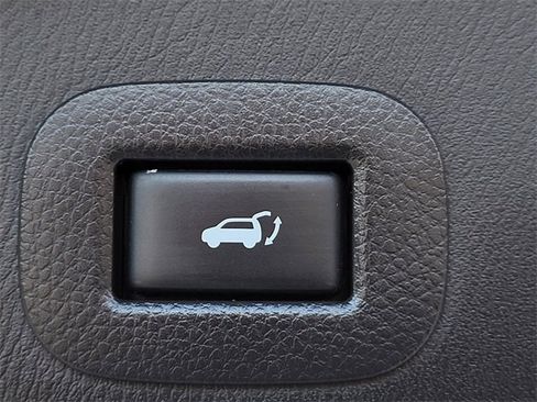 Used 2017 INFINITI QX80 Base w/ Driver Assistance Package image 10