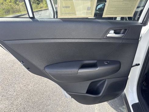 Used 2020 Kia Sportage LX image 12