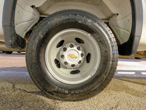 Used 2024 Chevrolet Silverado 3500 W/T image 38