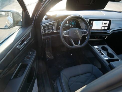 Used 2025 Volkswagen Atlas Cross Sport SE image 10