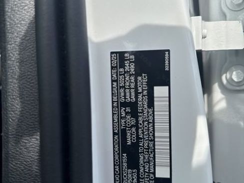 Certified 2025 Volvo XC40 B5 Plus AWD/4WD image 20