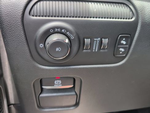Used 2024 Jeep Wagoneer L Series II RWD image 28