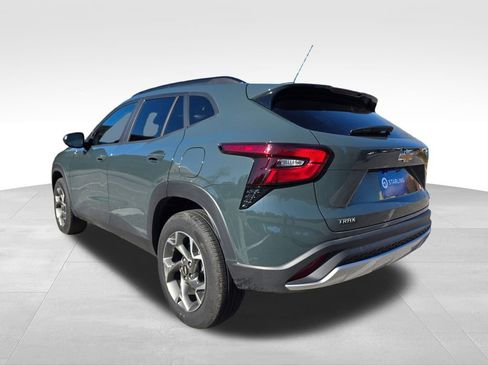 Certified 2025 Chevrolet Trax LT w/ LT Convenience Package image 37