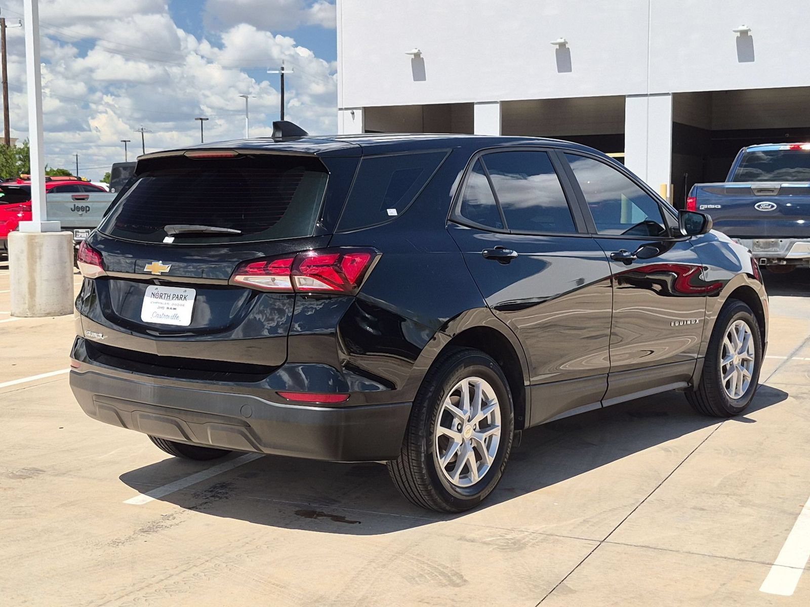 Used 2023 Chevrolet Equinox LS w/ LPO, Cargo Package FWD image 3