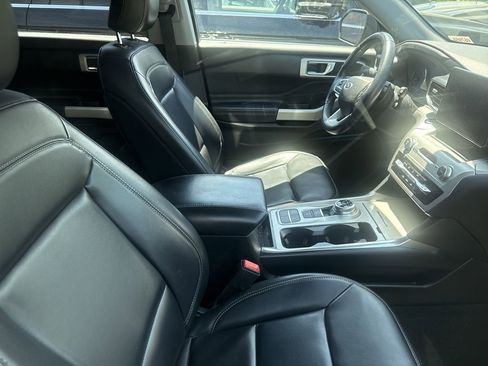 Used 2021 Ford Explorer XLT w/ Equipment Group 202A RWD image 5