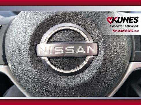Used 2023 Nissan Rogue SV image 17