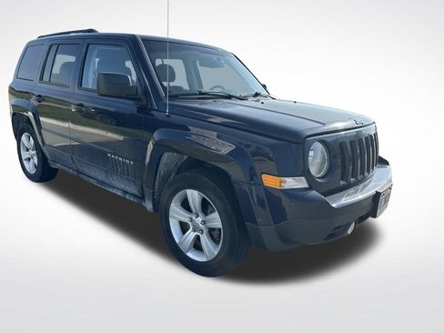 Used 2017 Jeep Patriot Sport w/ Power Value Group FWD image 3