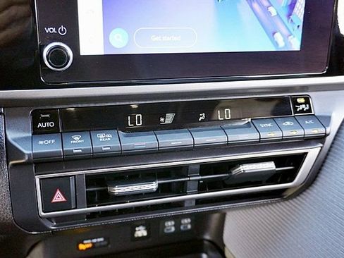 Used 2025 Toyota Camry SE w/ Convenience Package FWD image 27