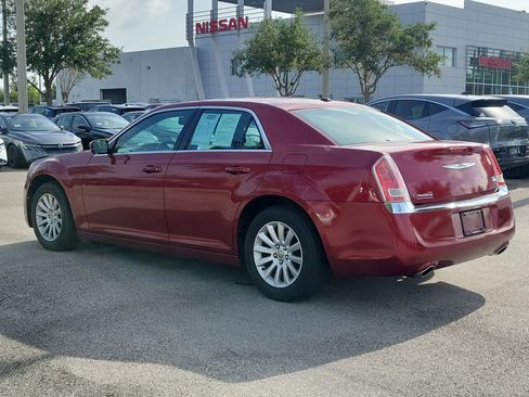 Used 2014 Chrysler 300 RWD image 8