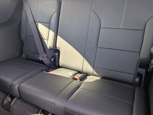 Used 2024 GMC Acadia Elevation image 18