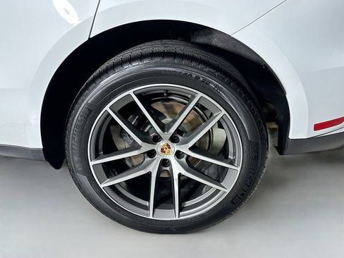 Certified 2023 Porsche Macan w/ Premium Package Plus AWD/4WD image 34
