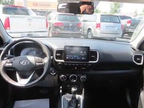 Used 2026 Hyundai Venue SEL FWD image 14