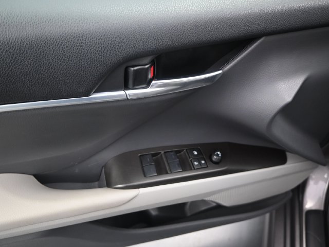 Used 2024 Toyota Camry SE FWD image 11