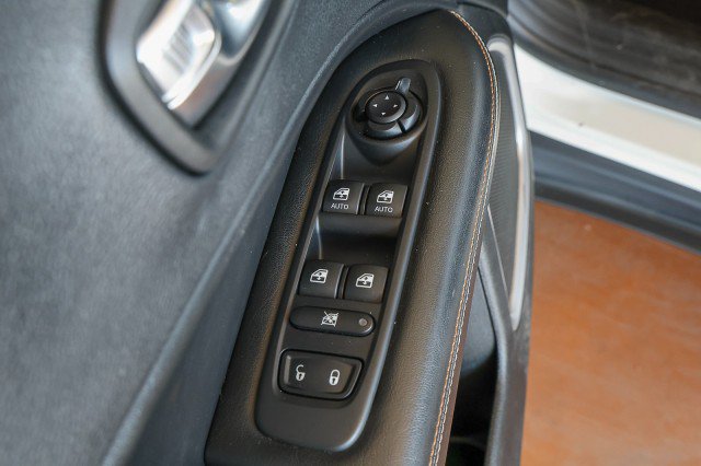 Used 2019 Jeep Compass Latitude FWD image 26