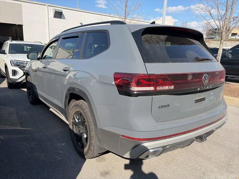 Used 2025 Volkswagen Atlas Peak Edition SE image 4