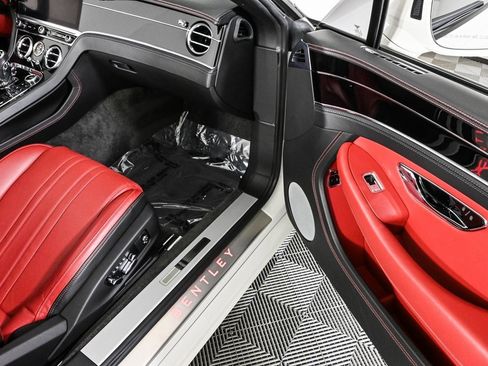Used 2021 Bentley Continental GT image 30