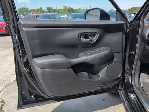 Used 2025 Honda HR-V LX image 11