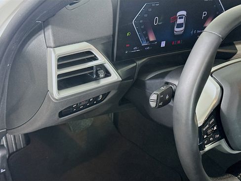 Used 2025 BMW 330i Sedan image 17