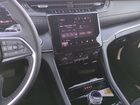 Certified 2025 Jeep Grand Cherokee L Altitude AWD/4WD image 30