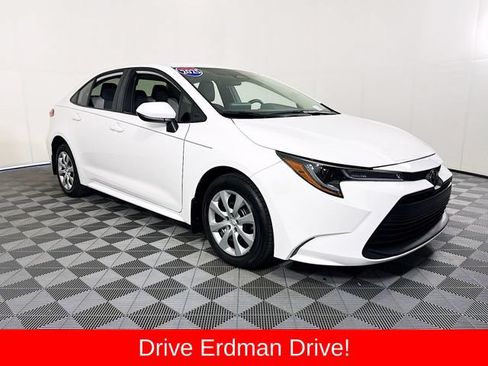 Certified 2025 Toyota Corolla LE FWD image 1