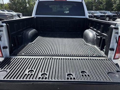 Used 2022 RAM 1500 Classic SLT AWD/4WD image 6
