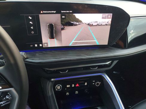 Used 2025 Audi Q5 Premium w/ Convenience Package image 29