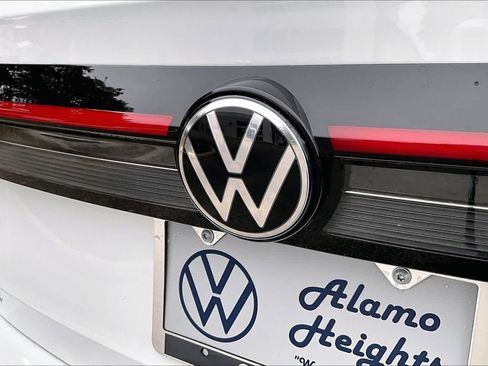 New 2026 Volkswagen Taos SE FWD image 15