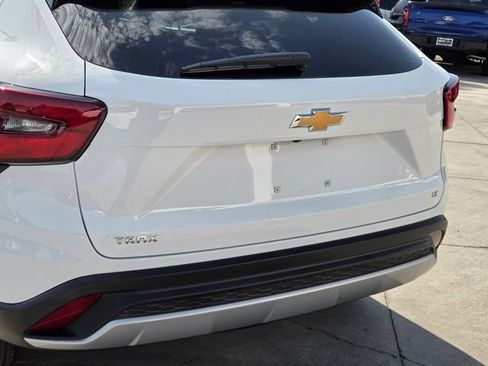 Used 2026 Chevrolet Trax LT w/ LT Convenience Package FWD image 5