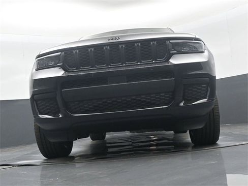 New 2025 Jeep Grand Cherokee L Altitude image 35