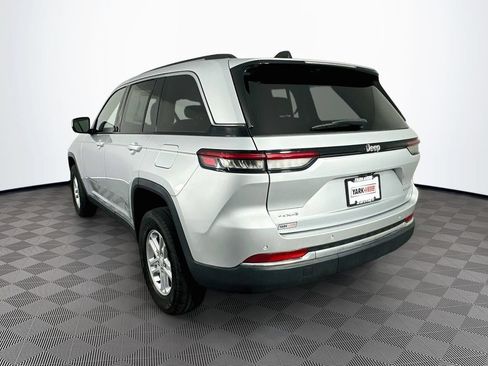 Certified 2023 Jeep Grand Cherokee Laredo AWD/4WD image 8