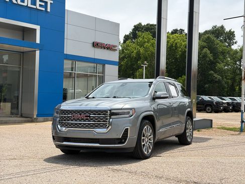 Used 2023 GMC Acadia Denali w/ Denali Ultimate Package FWD image 17
