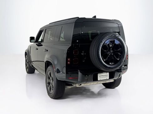 Used 2025 Land Rover Defender 110 X-Dynamic SE image 3