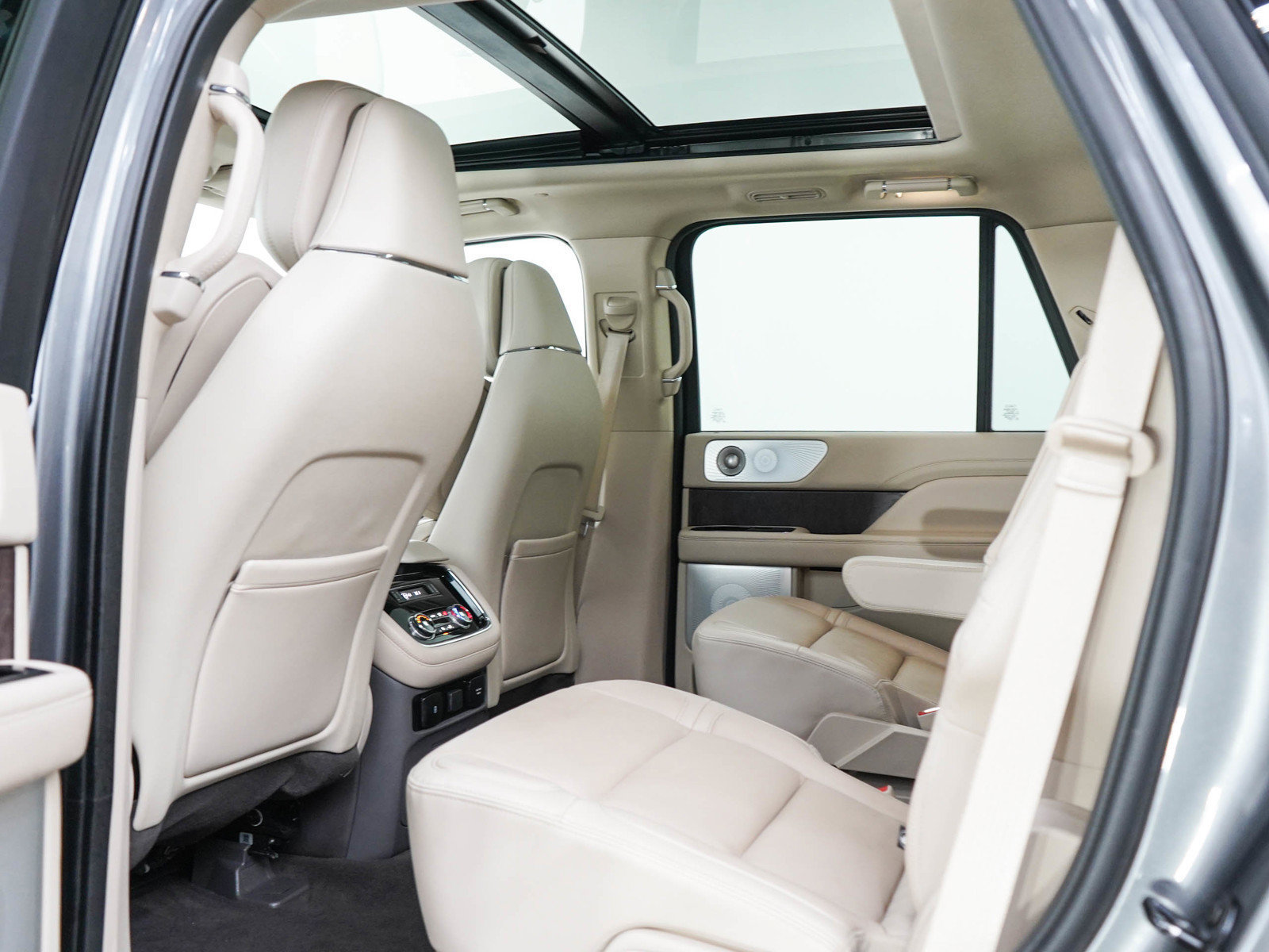 Used 2021 Lincoln Navigator Reserve w/ Luxury Package AWD/4WD image 19