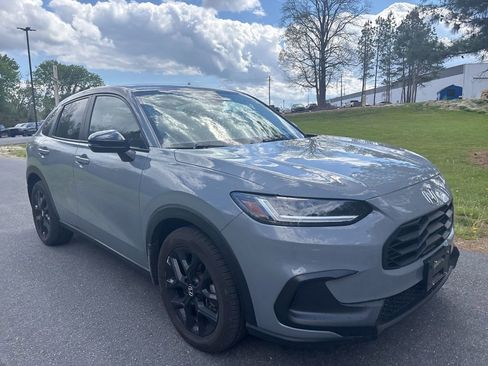 Used 2024 Honda HR-V Sport image 3