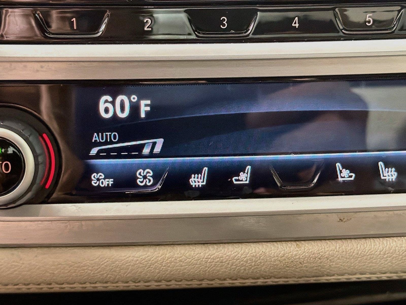 Used 2019 BMW 750i w/ M Sport Package RWD image 19