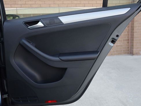 Used 2017 Volkswagen Jetta SE FWD image 21