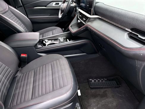 Used 2025 Ford Explorer ST-Line w/ ST-Line Street Pack image 8