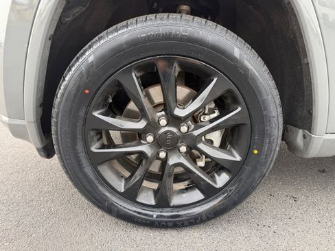 Used 2022 Jeep Grand Cherokee Laredo X image 37