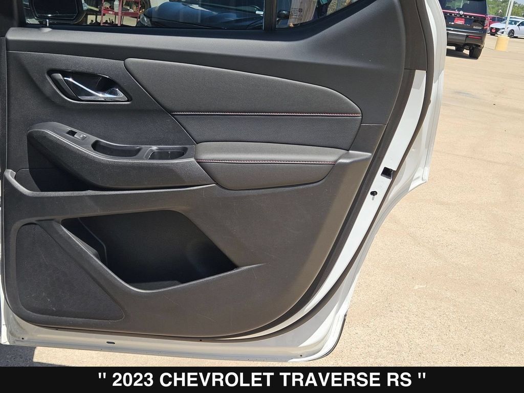 Used 2023 Chevrolet Traverse RS w/ LPO, Floor Liner Package FWD image 41