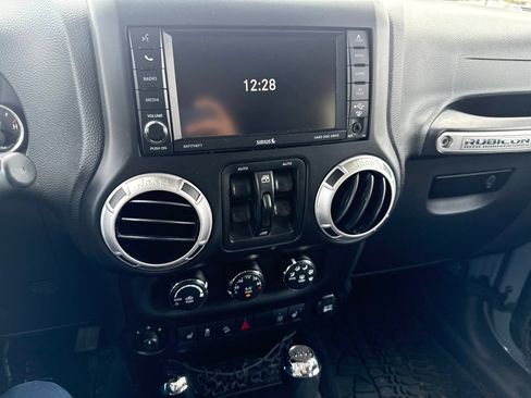 Used 2013 Jeep Wrangler Unlimited Rubicon AWD/4WD image 6