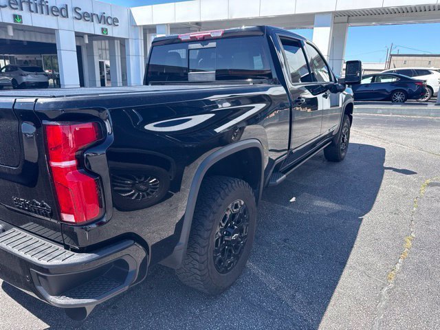 Used 2024 Chevrolet Silverado 2500 High Country w/ Midnight Edition AWD/4WD image 4